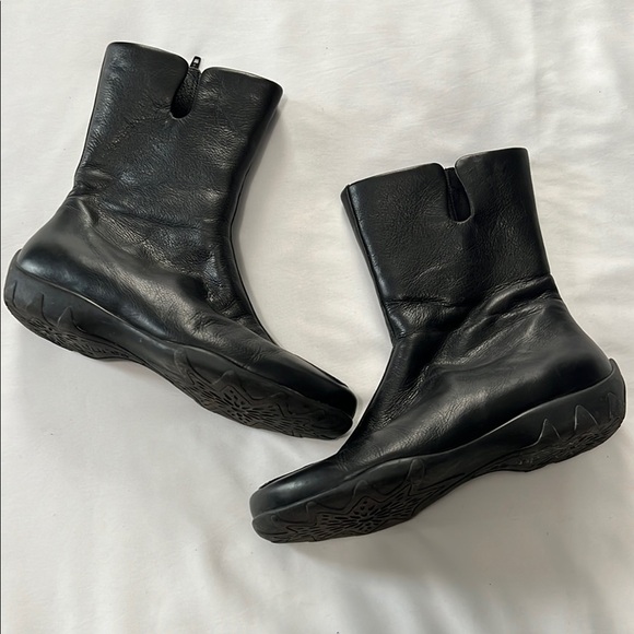 Durea (Made in the Netherlands) Black Leather Boots - Picture 1 of 6